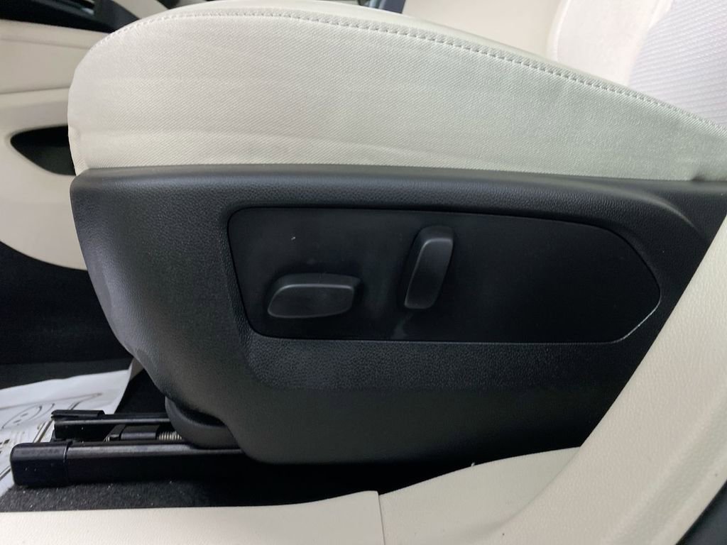 Used 2023 Buick Envision Preferred image 12