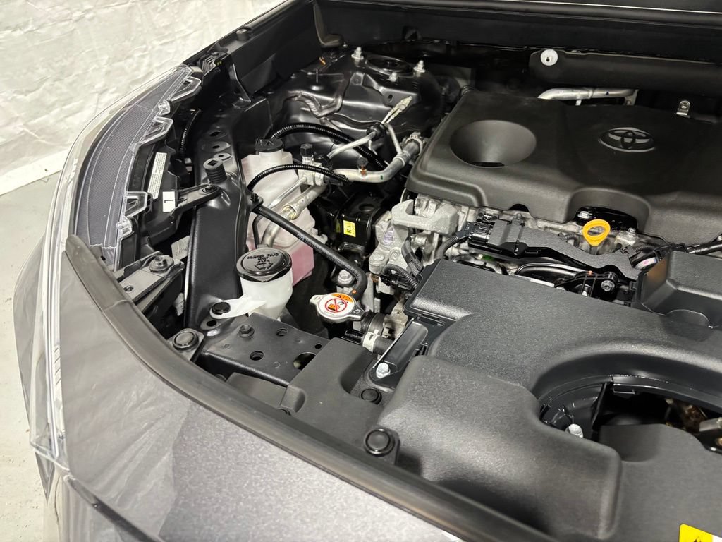 Used 2025 Toyota RAV4 XLE AWD/4WD image 64