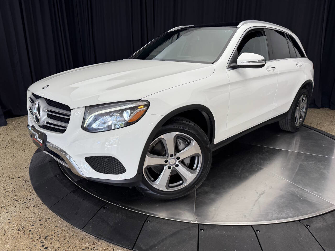 Used 2017 Mercedes-Benz GLC 300 4MATIC image 2