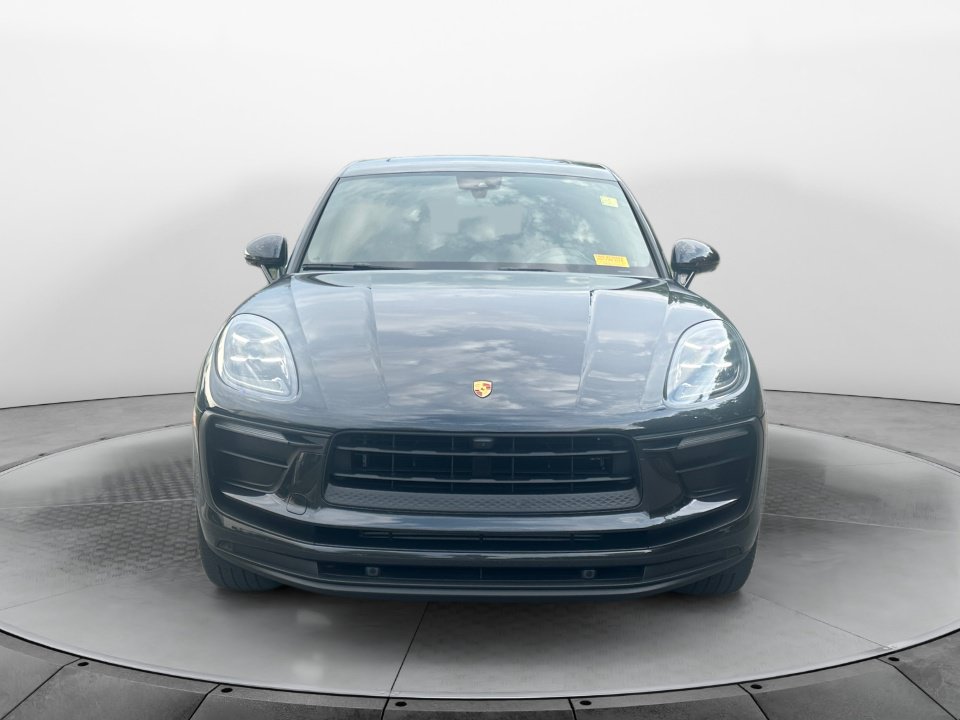 Used 2022 Porsche Macan AWD/4WD image 2