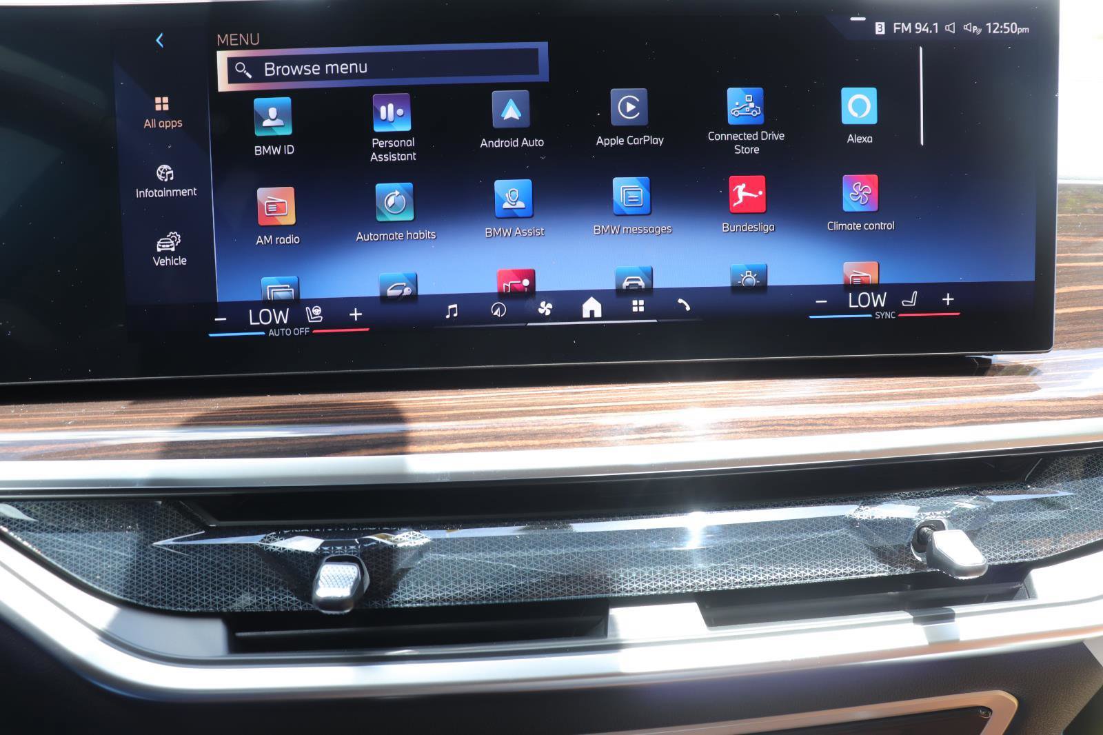 New 2026 BMW X7 xDrive40i w/ Premium Package image 40