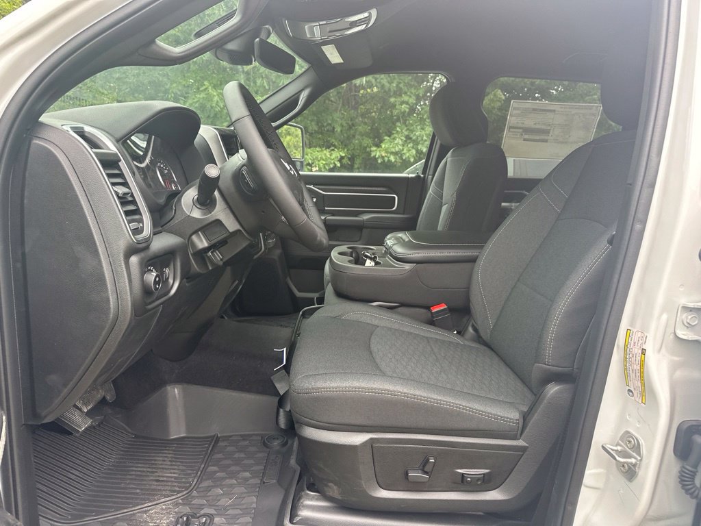 New 2026 RAM 3500 Big Horn AWD/4WD image 10