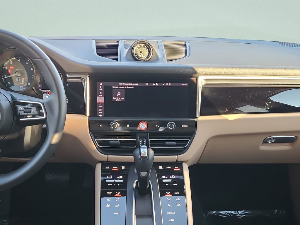 Used 2025 Porsche Macan image 17
