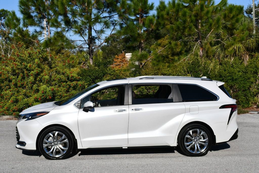 Used 2024 Toyota Sienna Platinum image 30