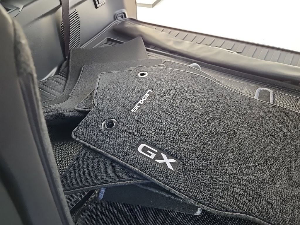 Used 2025 Lexus GX 550 w/ Accessory Package (2T) image 52