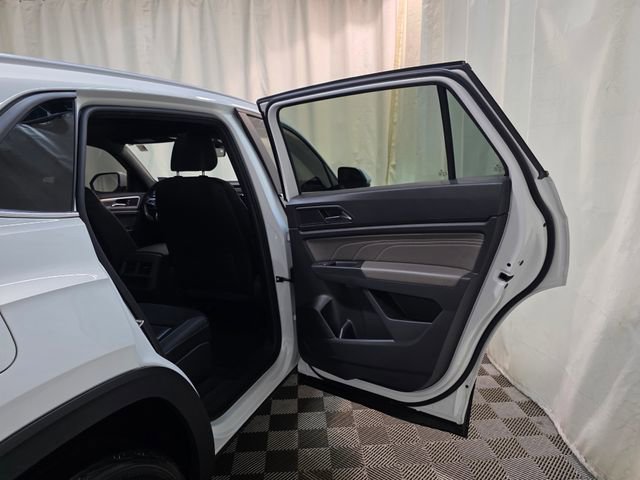 Certified 2022 Volkswagen Atlas Cross Sport SE w/ Panoramic Sunroof Package image 31