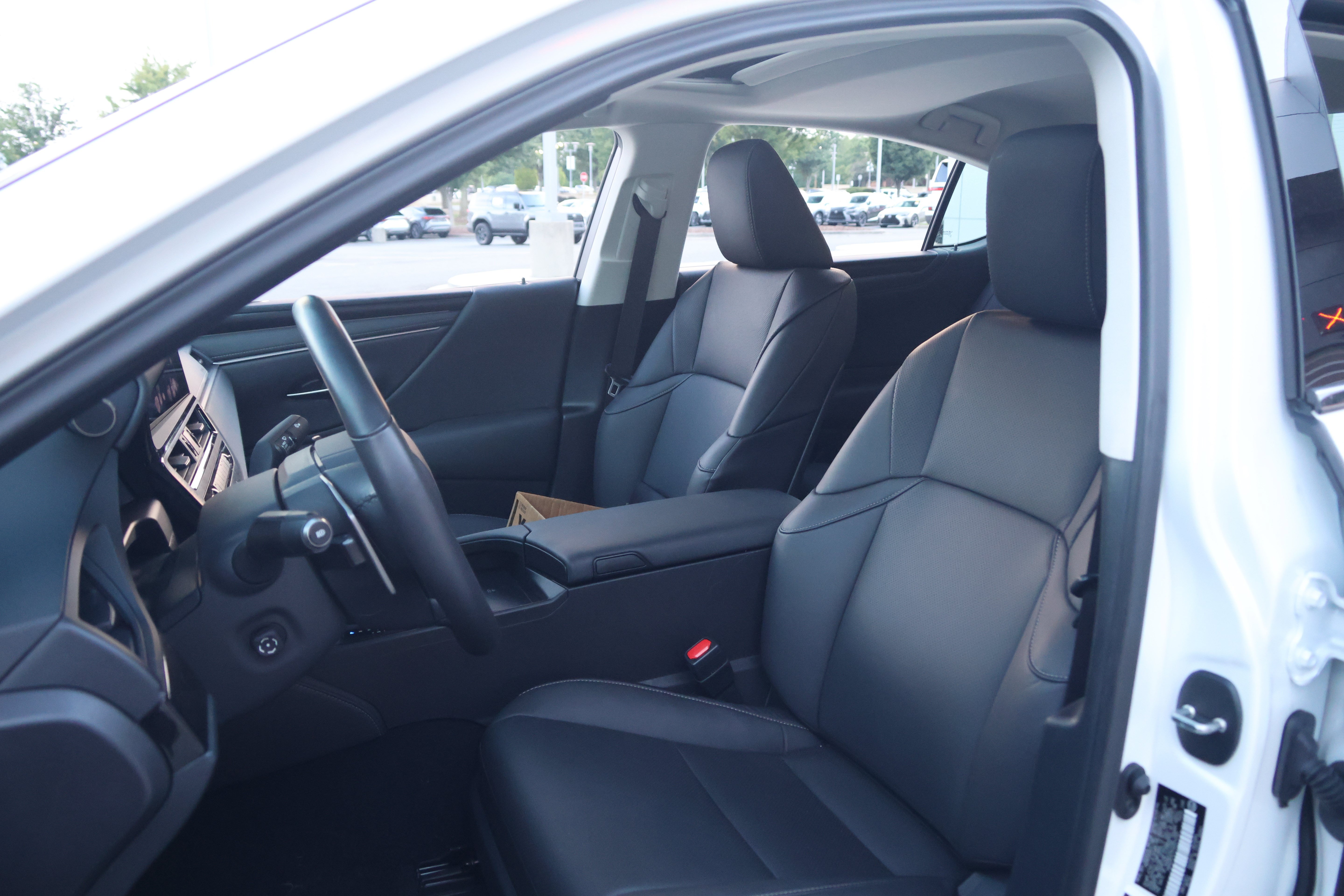 Certified 2025 Lexus ES 300h w/ Premium Package FWD image 33