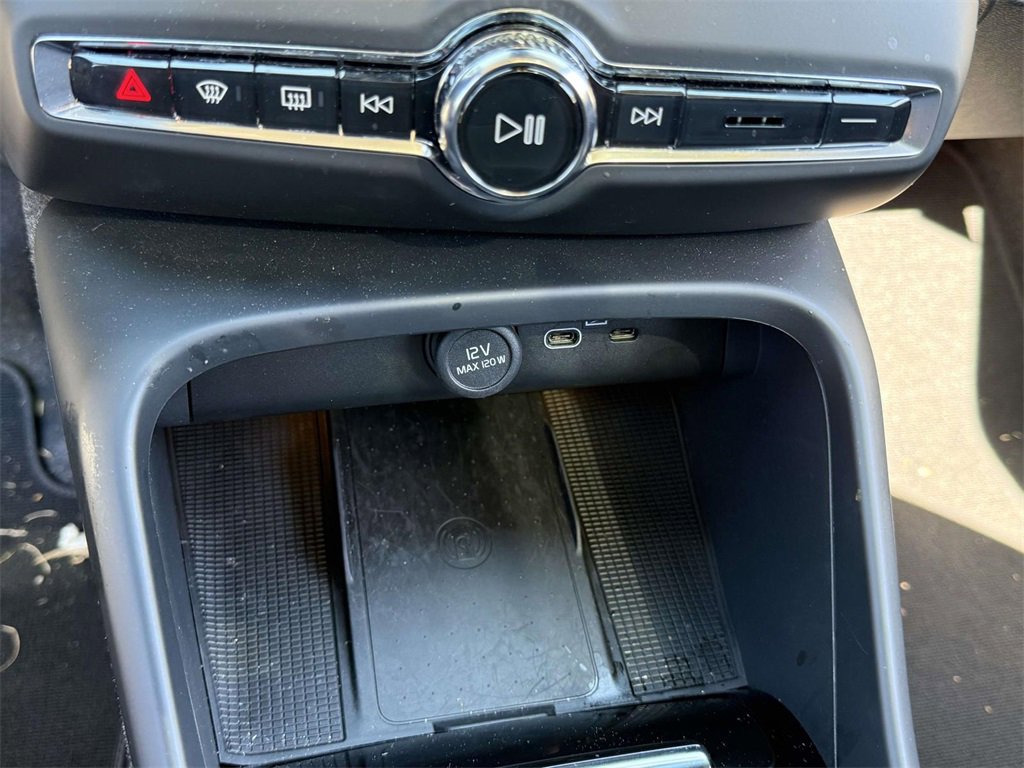 Used 2024 Volvo XC40 B5 Plus w/ Climate Package image 16