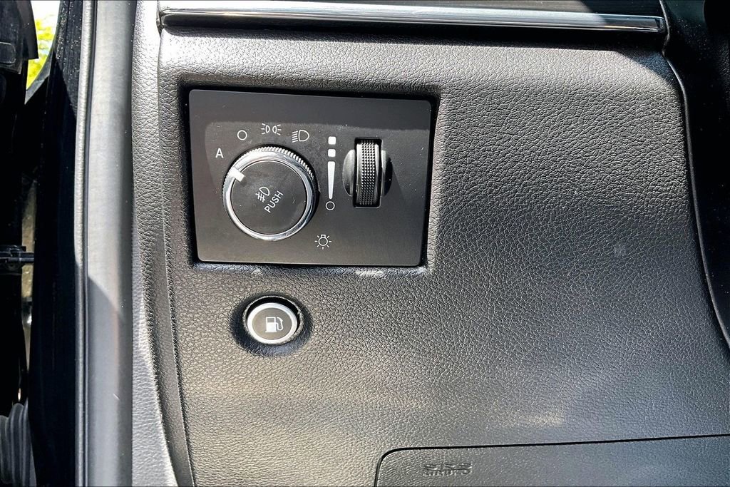 Used 2019 Jeep Grand Cherokee Limited AWD/4WD image 17