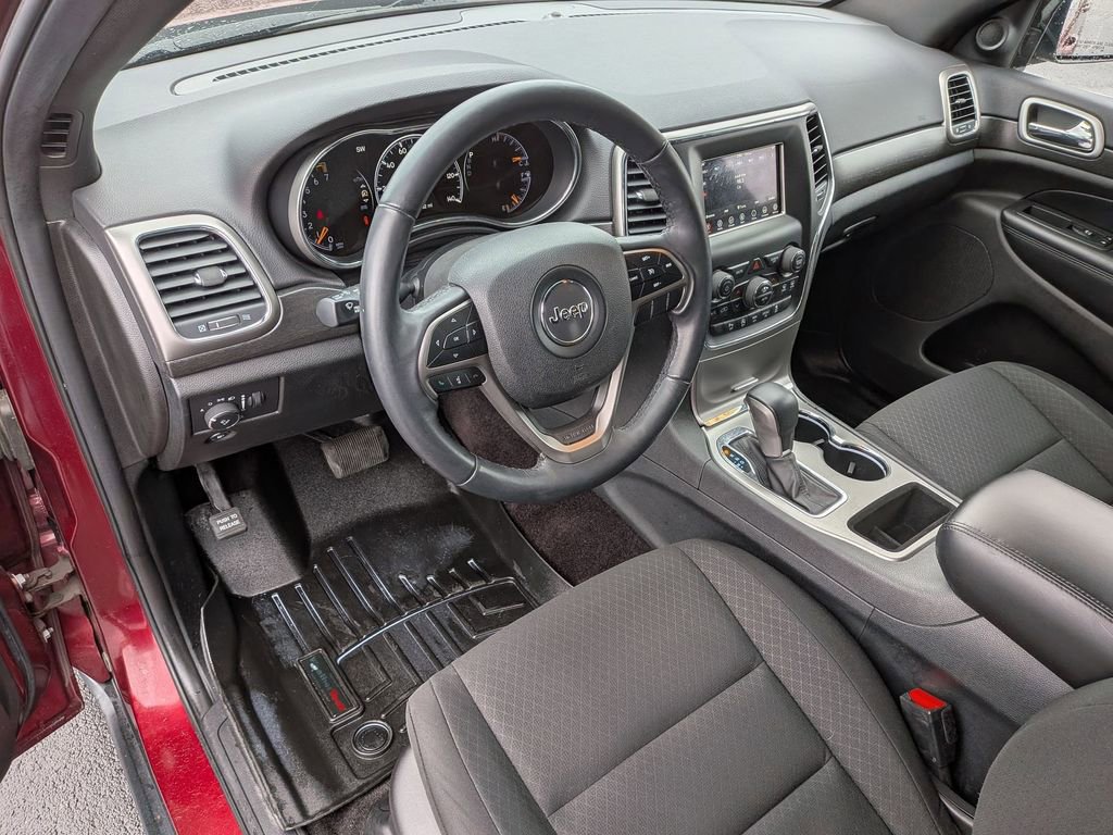 Used 2018 Jeep Grand Cherokee Laredo image 13