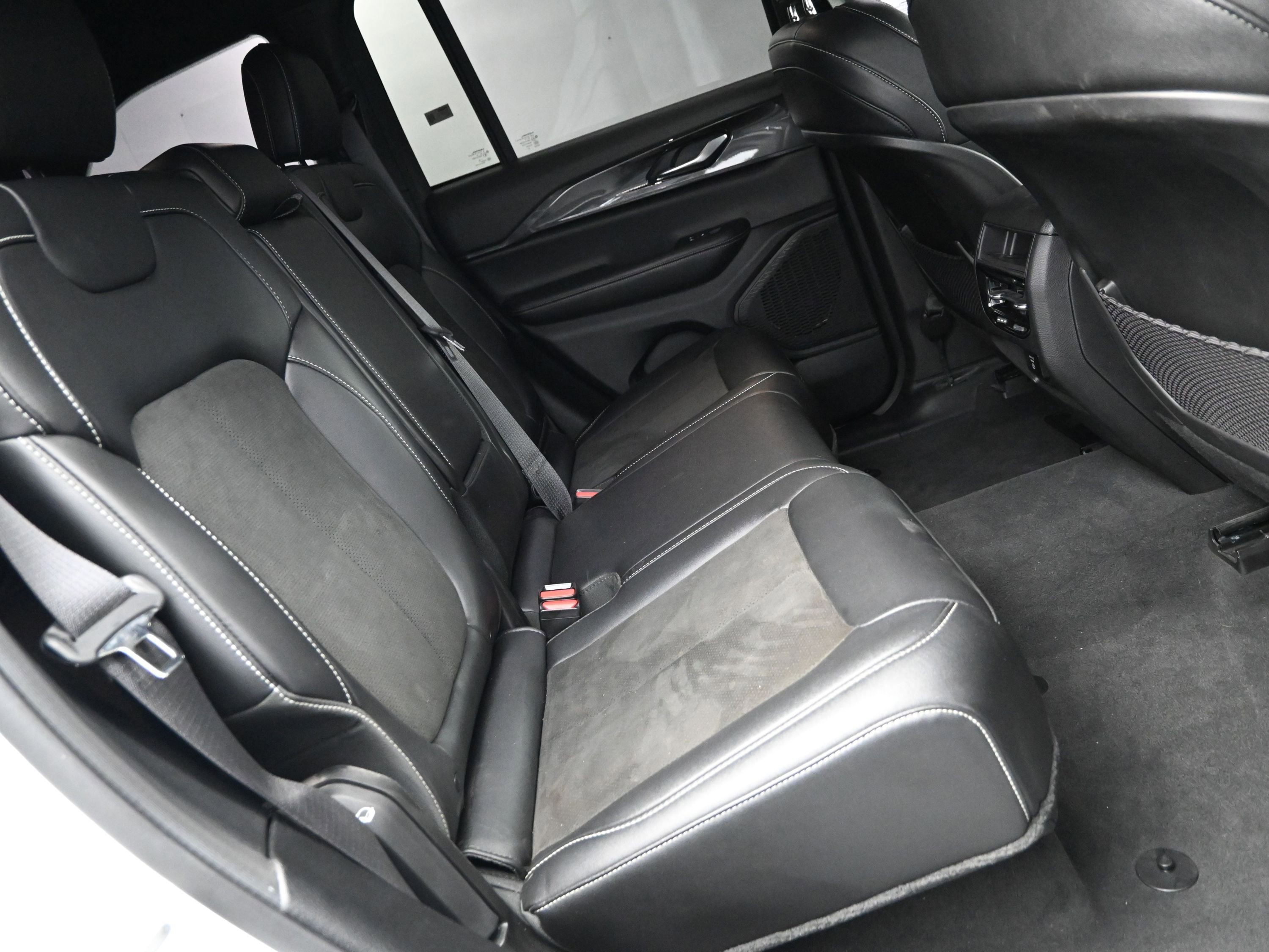 Used 2023 Jeep Grand Cherokee Altitude image 13