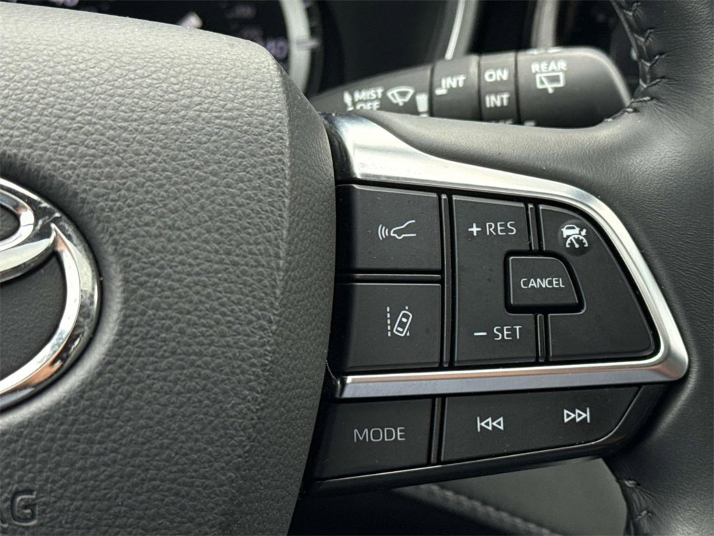 Certified 2021 Toyota Highlander XSE image 12