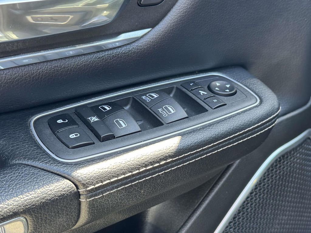 Used 2023 RAM 1500 Laramie AWD/4WD image 15