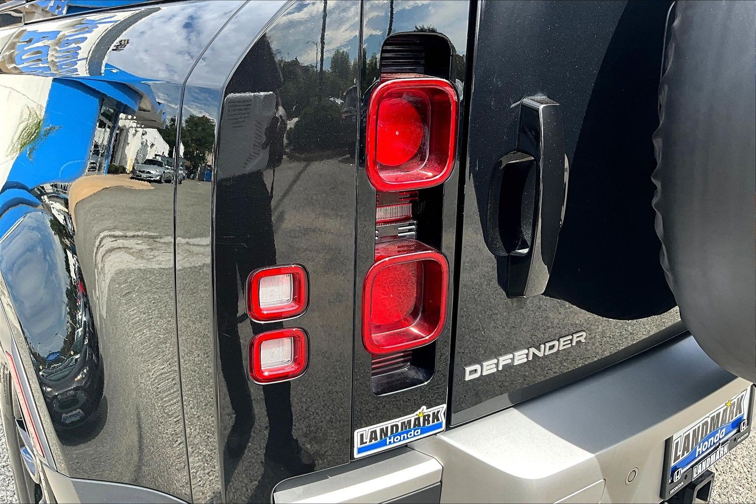 Used 2023 Land Rover Defender 110 S AWD/4WD image 32