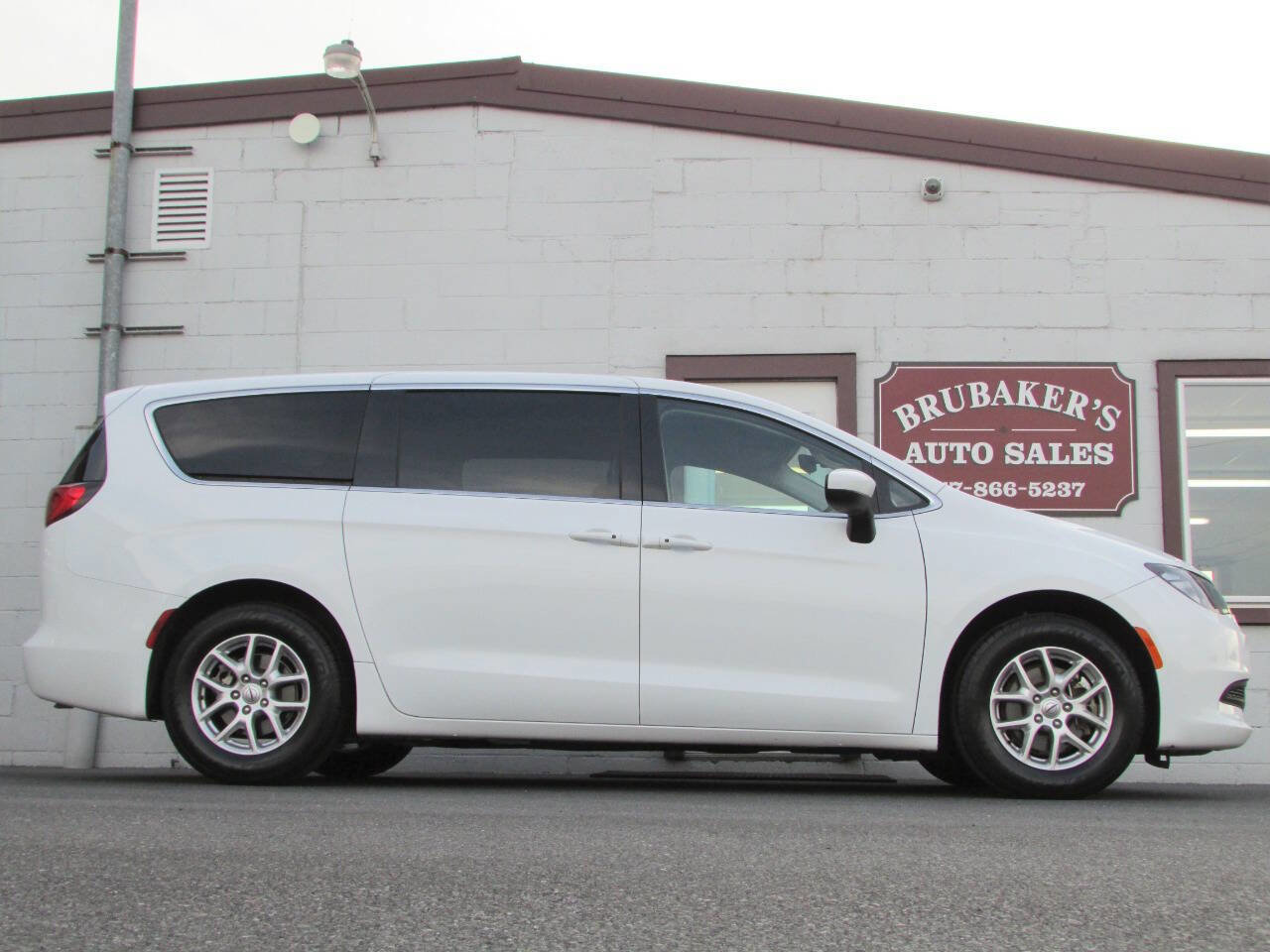 Used 2023 Chrysler Voyager LX