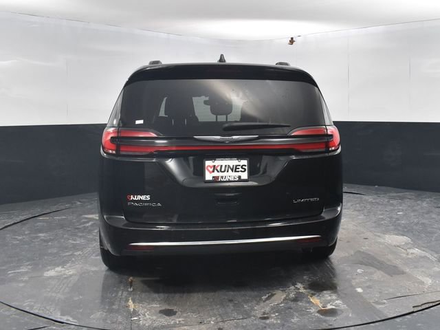 Used 2023 Chrysler Pacifica Limited image 8
