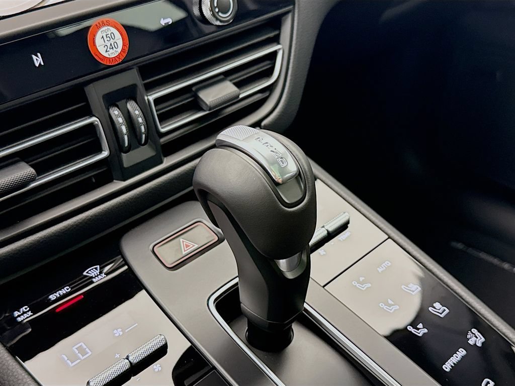 New 2026 Porsche Macan AWD/4WD image 21
