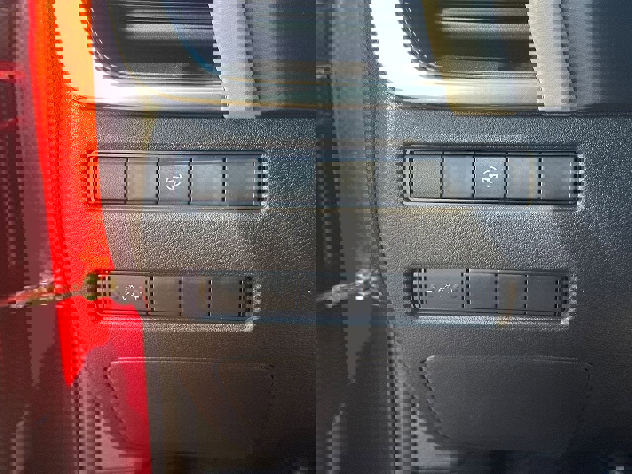 Used 2022 Nissan Rogue SV image 31