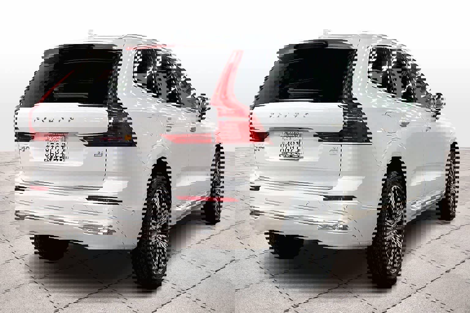 Used 2022 Volvo XC60 B5 Inscription w/ Advanced Package image 14