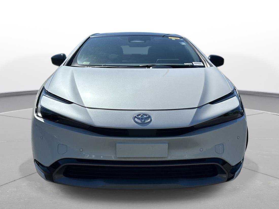 Used 2024 Toyota Prius XLE FWD image 3