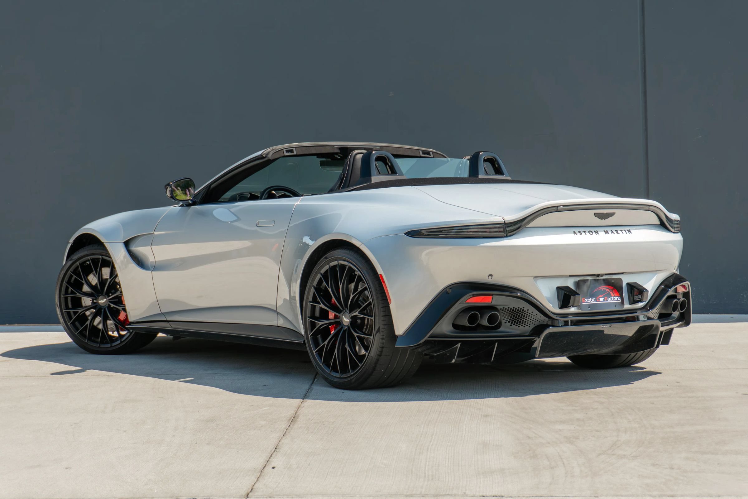 Used 2022 Aston Martin V8 Vantage Roadster RWD image 10