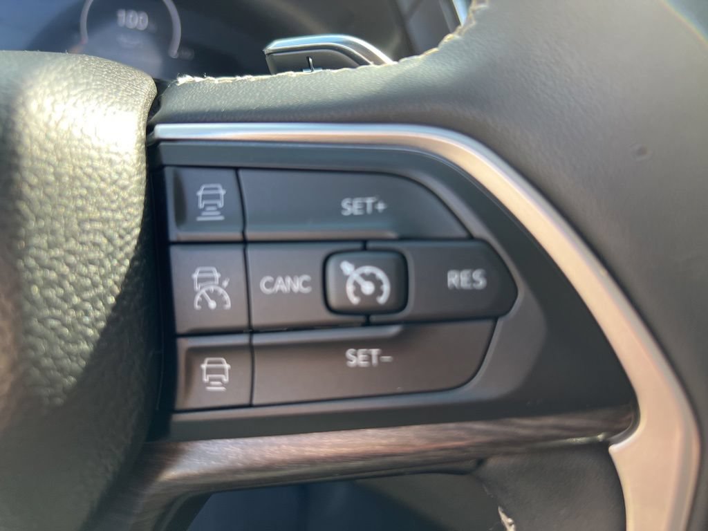 Used 2023 Jeep Grand Cherokee L Limited AWD/4WD image 42