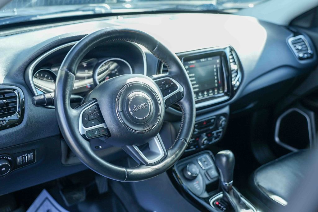 Used 2018 Jeep Compass Limited w/ Navigation Group AWD/4WD image 27