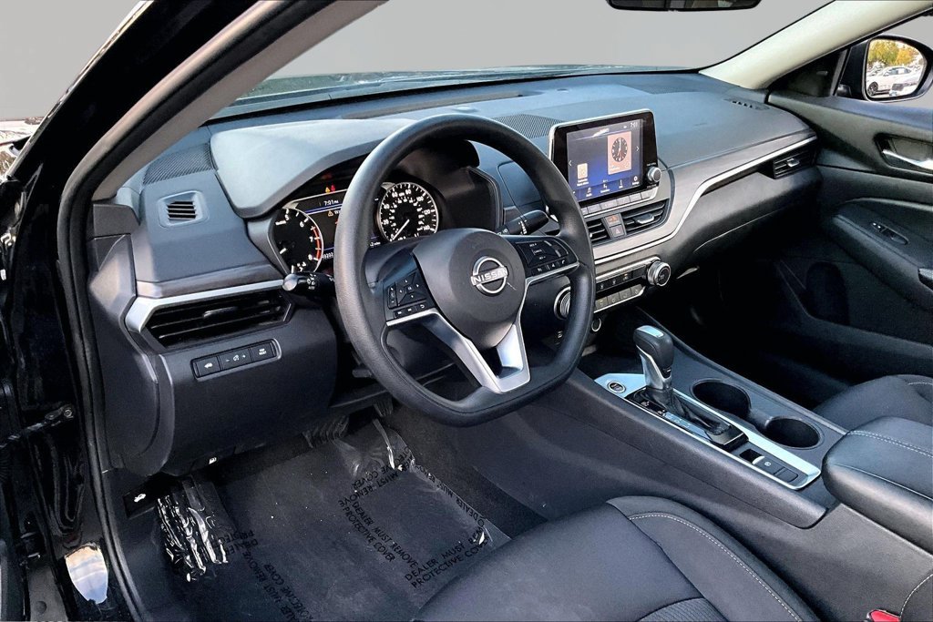 Used 2025 Nissan Altima 2.5 SV AWD/4WD image 12