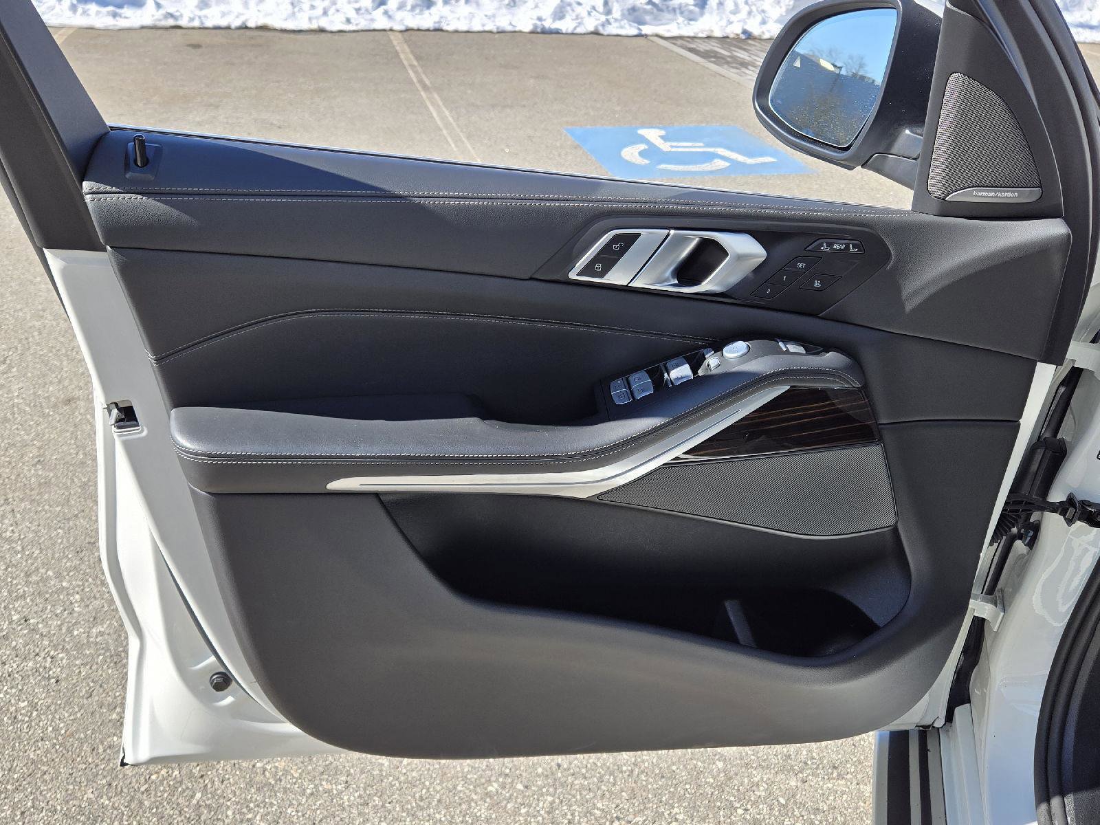 Used 2025 BMW X7 xDrive40i image 9