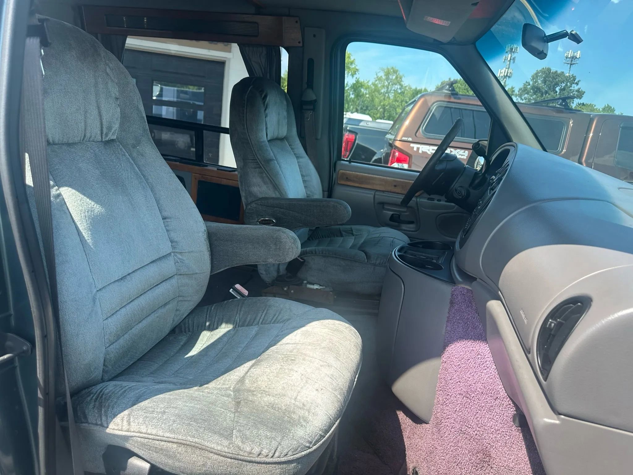 Used 1997 Ford E-150 and Econoline 150 image 17