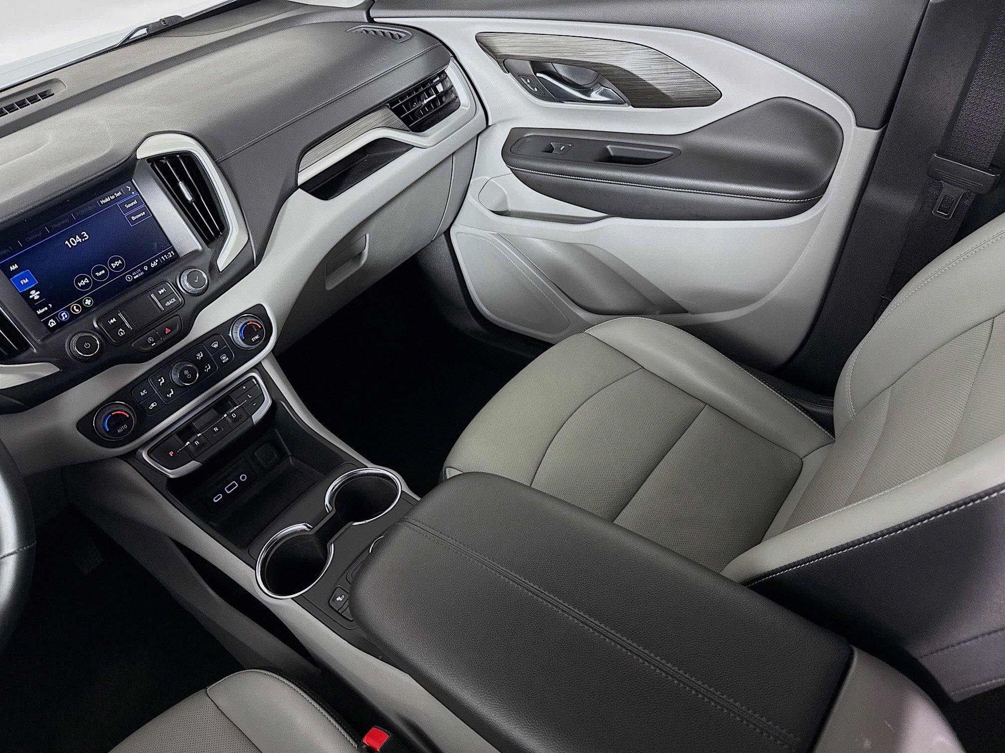 Used 2024 GMC Terrain SLT image 26