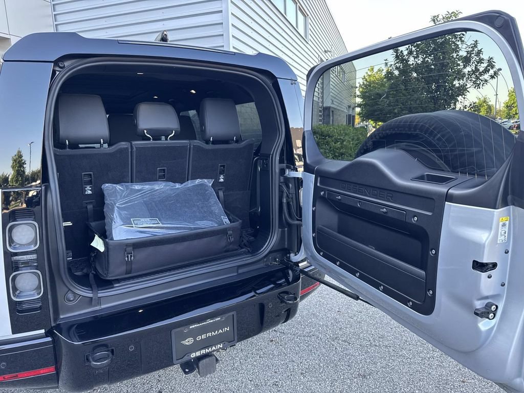 Certified 2024 Land Rover Defender 130 X AWD/4WD image 6