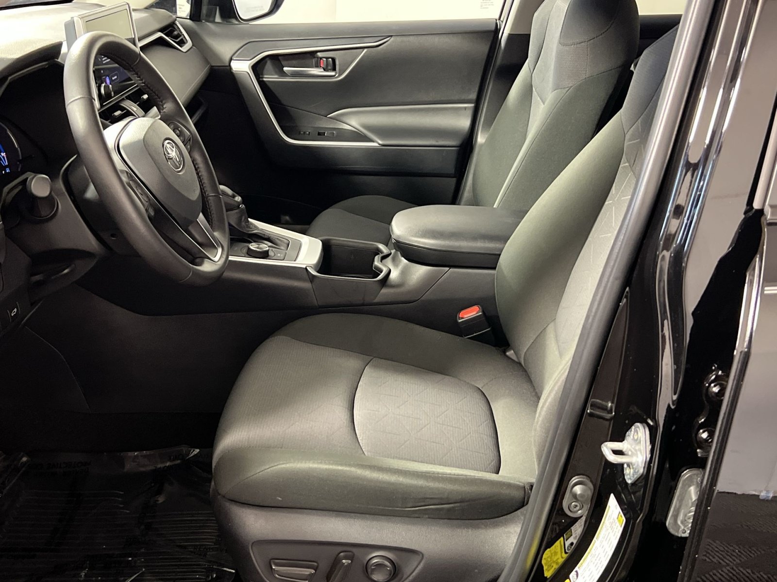 Used 2024 Toyota RAV4 XLE w/ Convenience Package AWD/4WD image 12