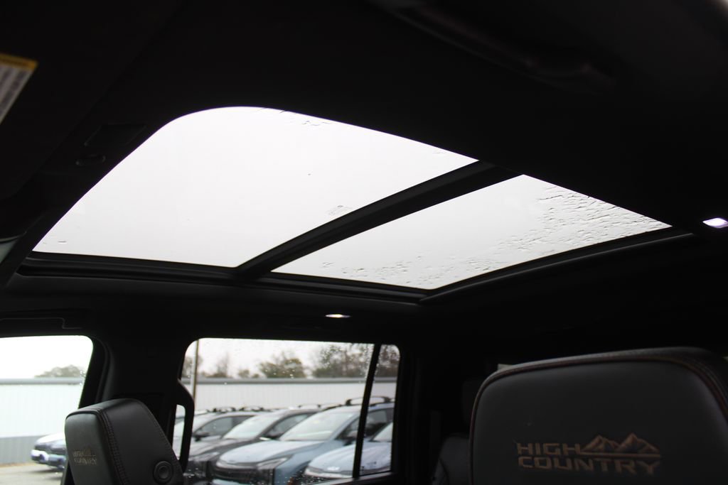 Used 2023 Chevrolet Suburban High Country image 62