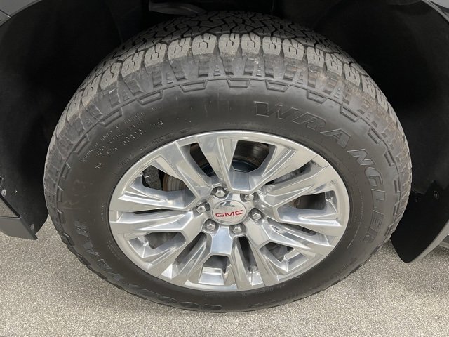 Used 2023 GMC Yukon Denali image 13