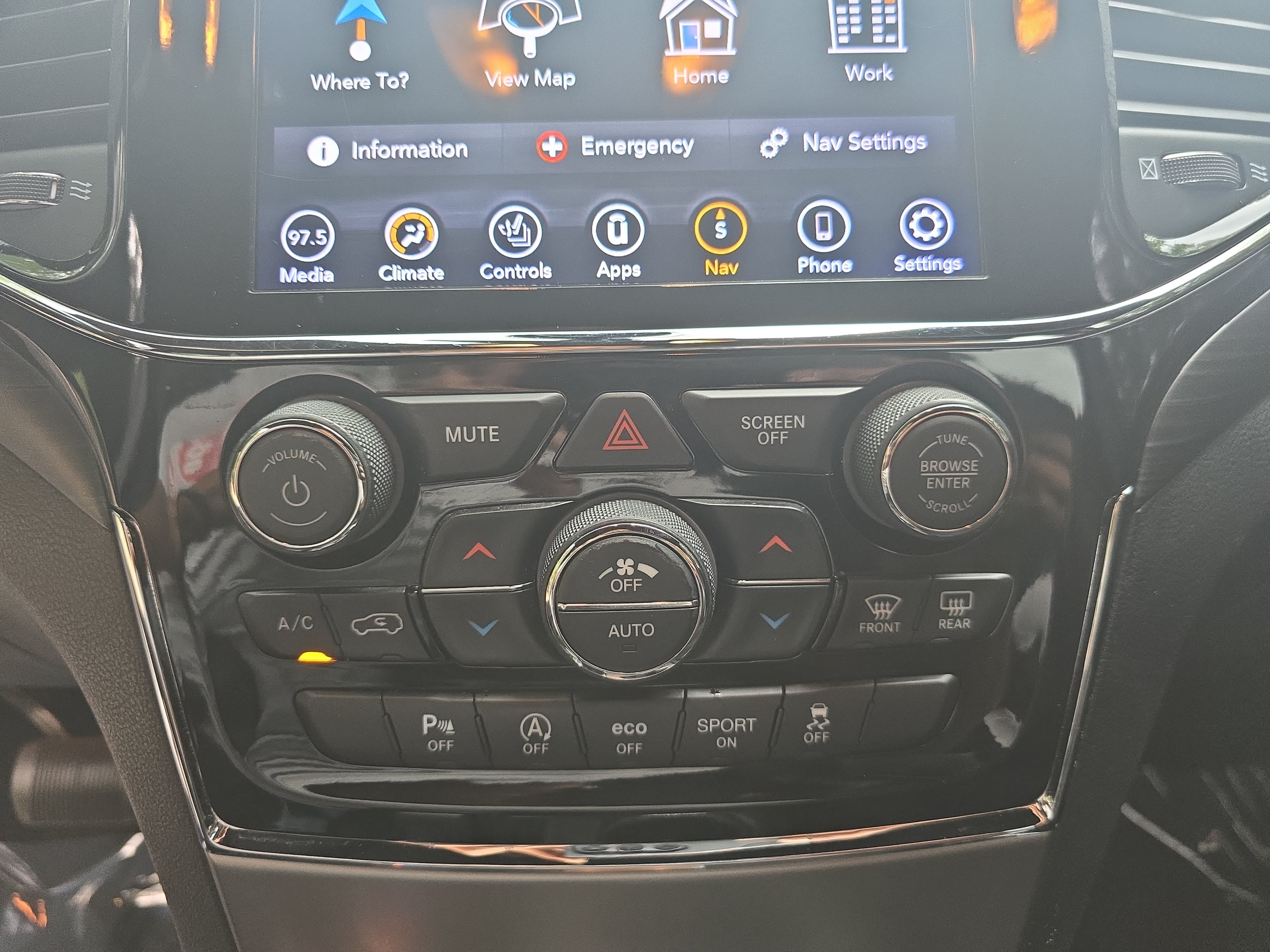 Used 2020 Jeep Grand Cherokee Altitude AWD/4WD image 25