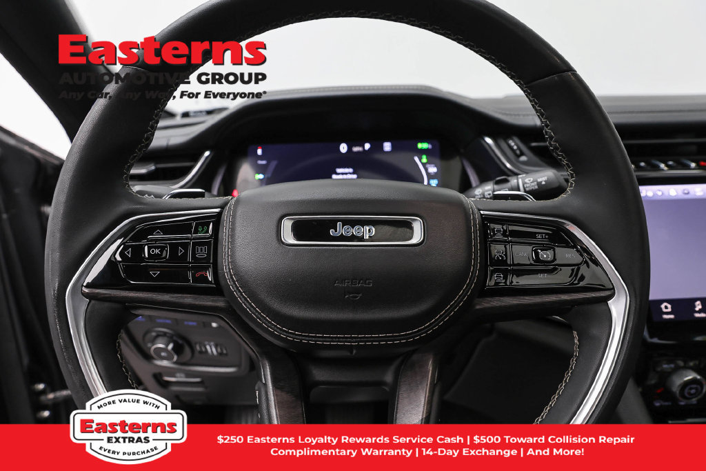 Used 2023 Jeep Grand Cherokee Overland AWD/4WD image 11