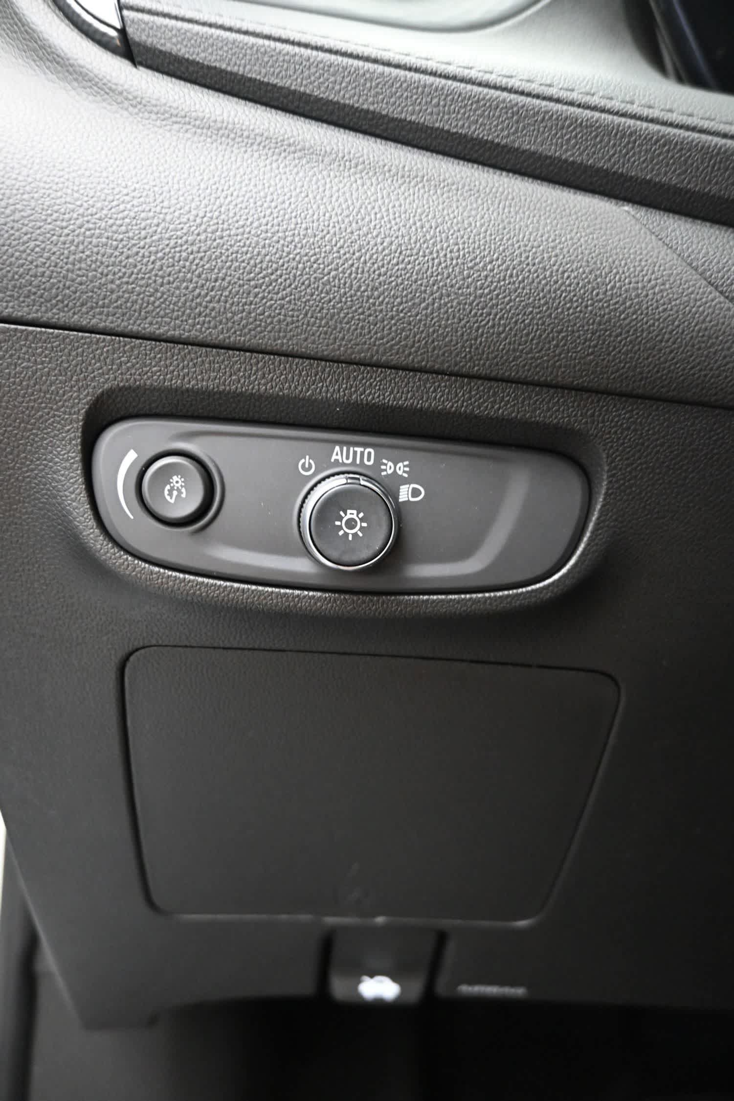 Used 2025 Buick Encore GX Sport Touring w/ Advanced Technology Package AWD/4WD image 21