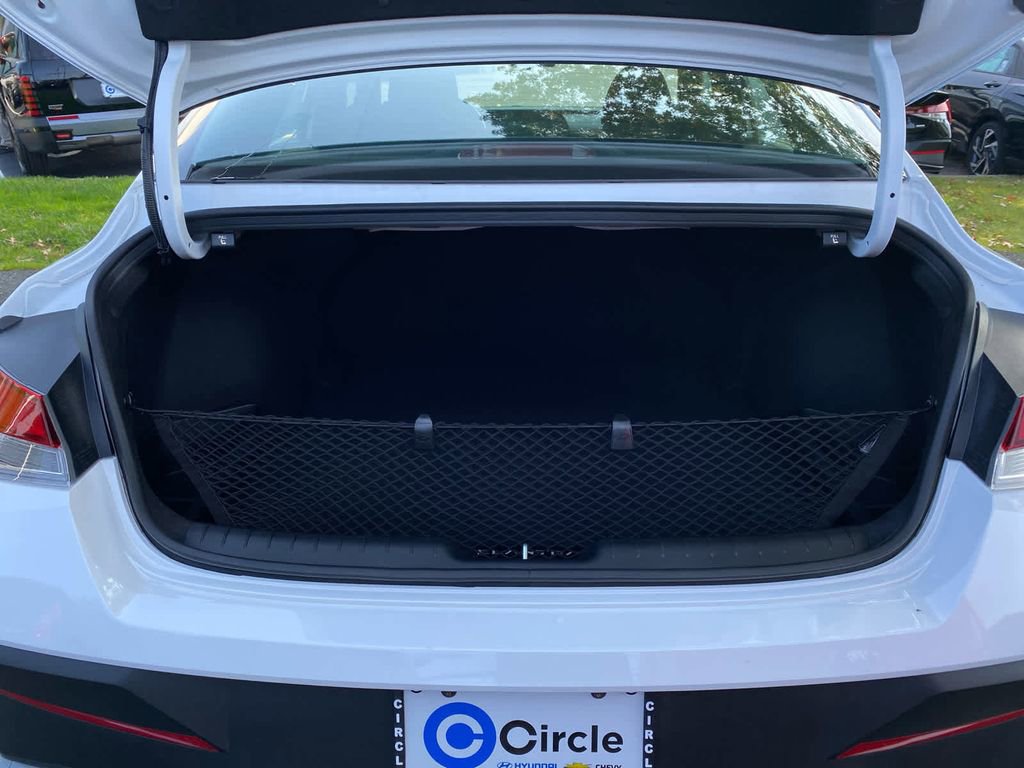Used 2025 Hyundai Elantra Sport image 14