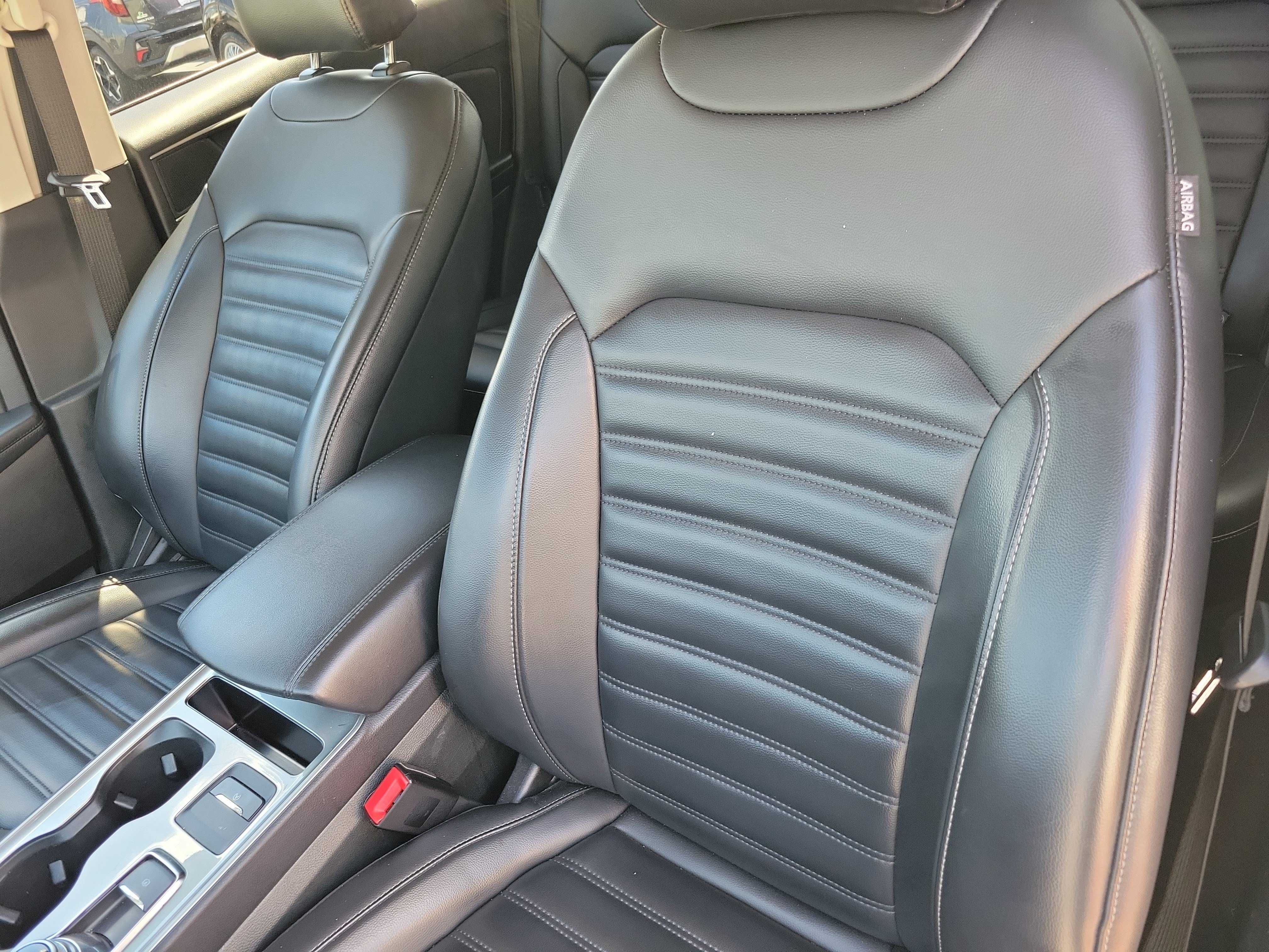 Used 2024 Ford Edge SEL AWD/4WD image 6