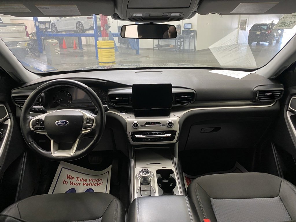Used 2022 Ford Explorer XLT image 11