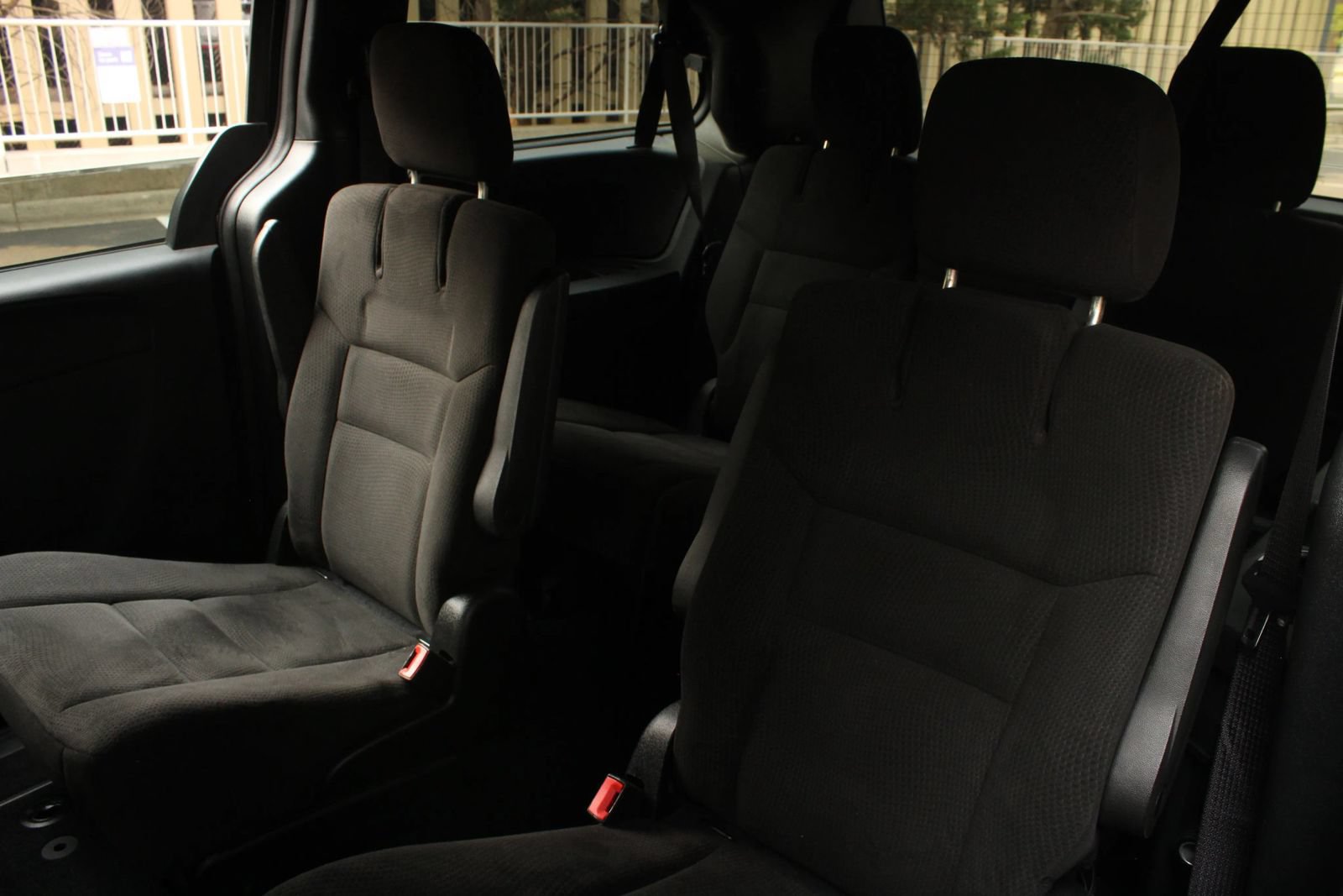 Used 2015 Dodge Grand Caravan SXT w/ Blacktop Package FWD image 18