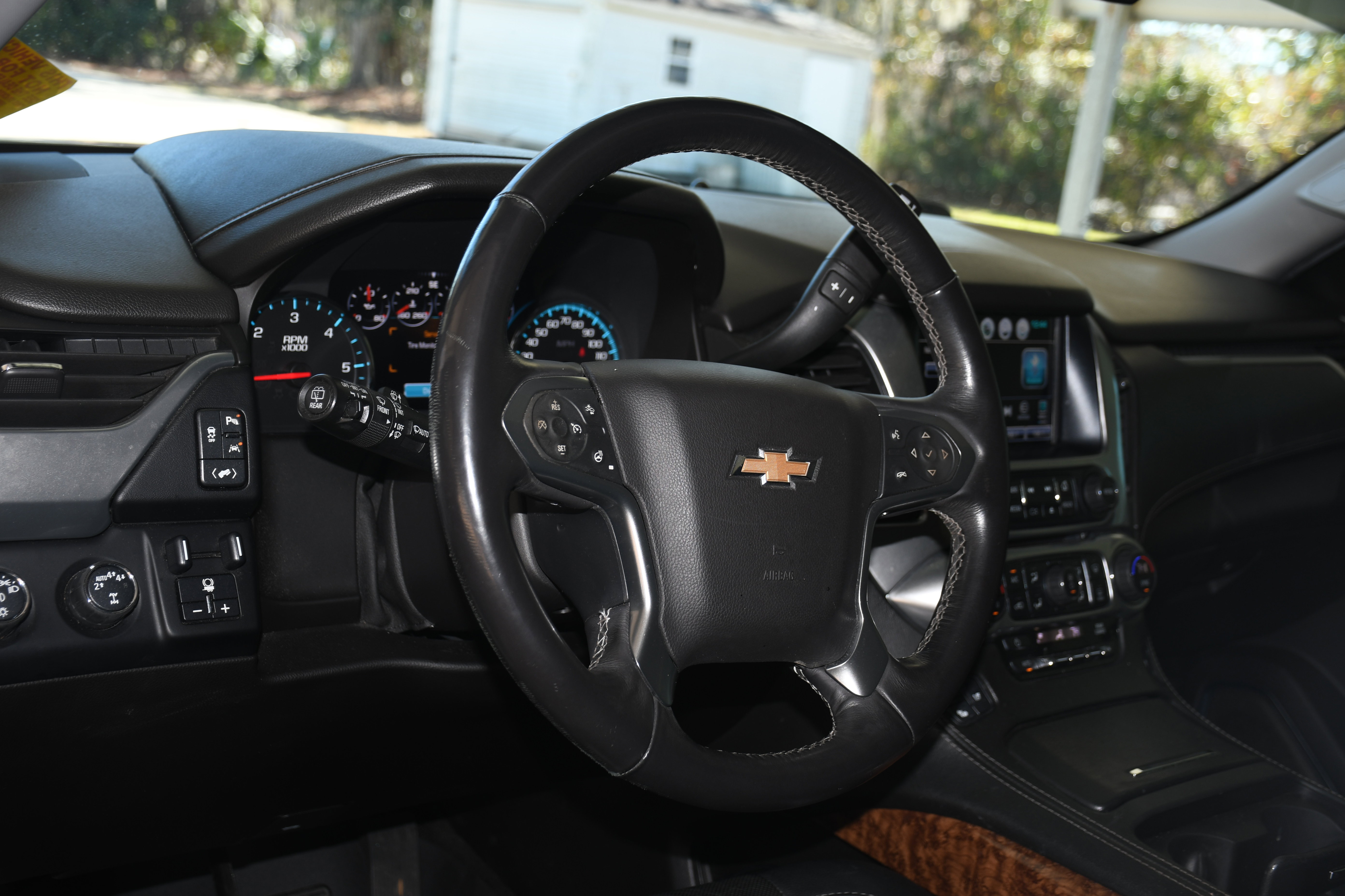 Used 2017 Chevrolet Suburban Premier image 9