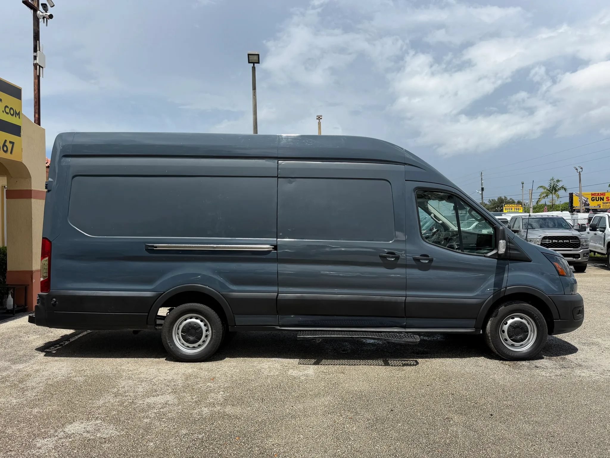 Used 2020 Ford Transit 250 148 High Roof Extended RWD image 7