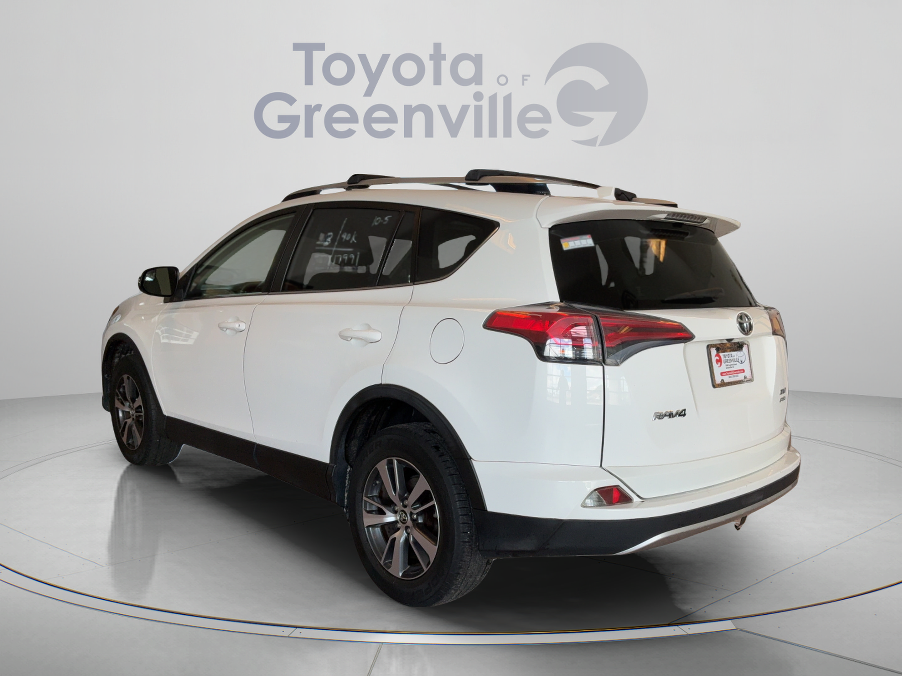 Used 2016 Toyota RAV4 XLE AWD/4WD image 4
