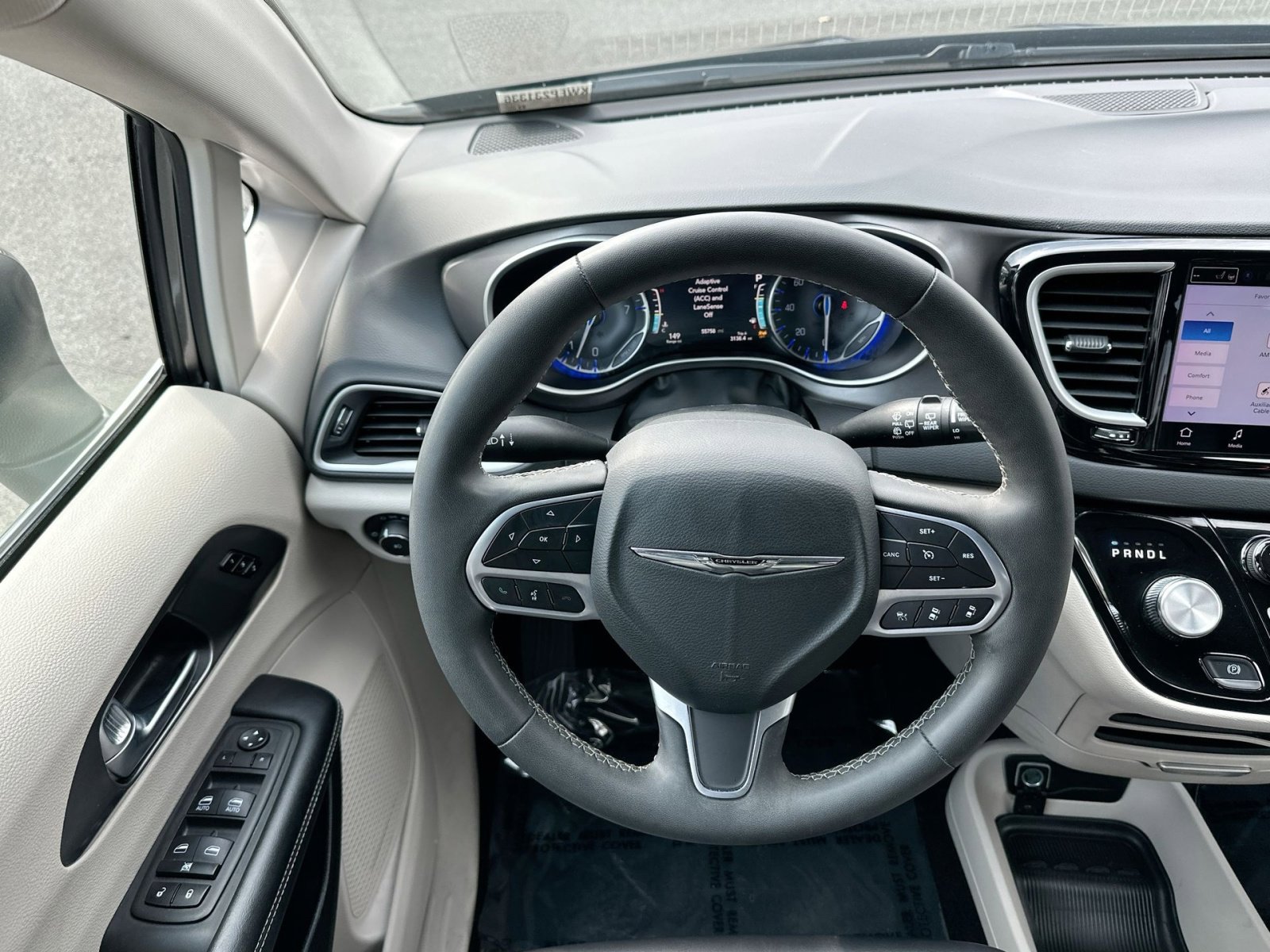 Used 2023 Chrysler Pacifica Touring-L image 23