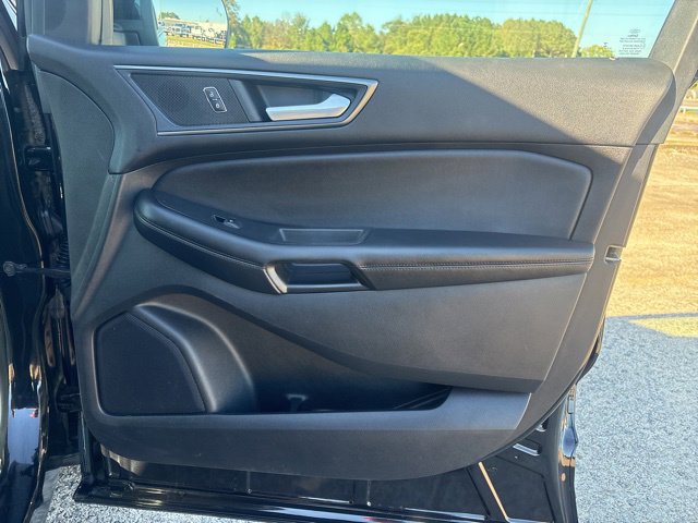Used 2022 Ford Edge SE w/ Black Appearance Package image 9