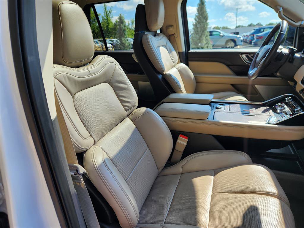 Used 2022 Lincoln Navigator Reserve image 15