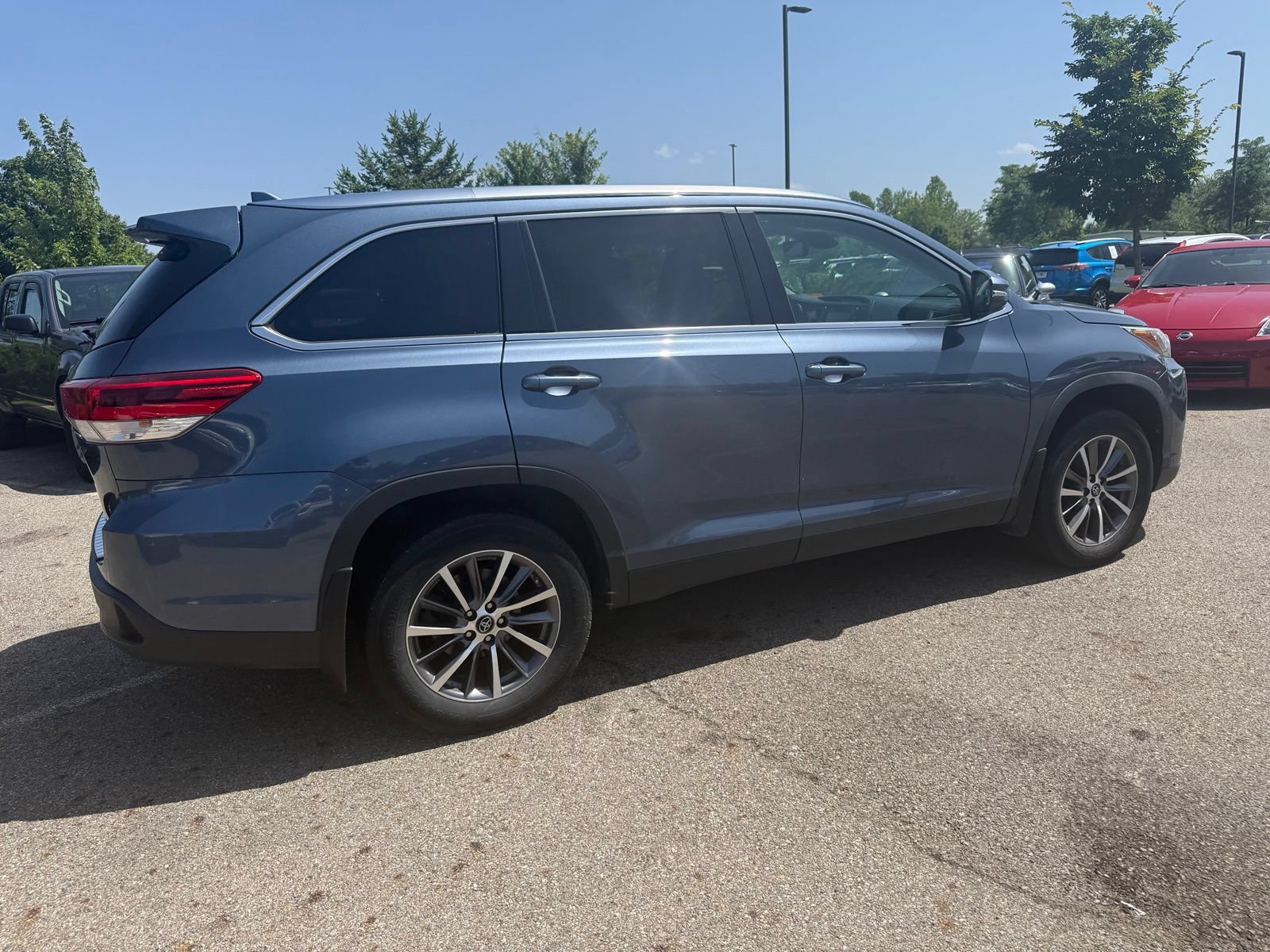 Used 2019 Toyota Highlander XLE AWD/4WD image 5