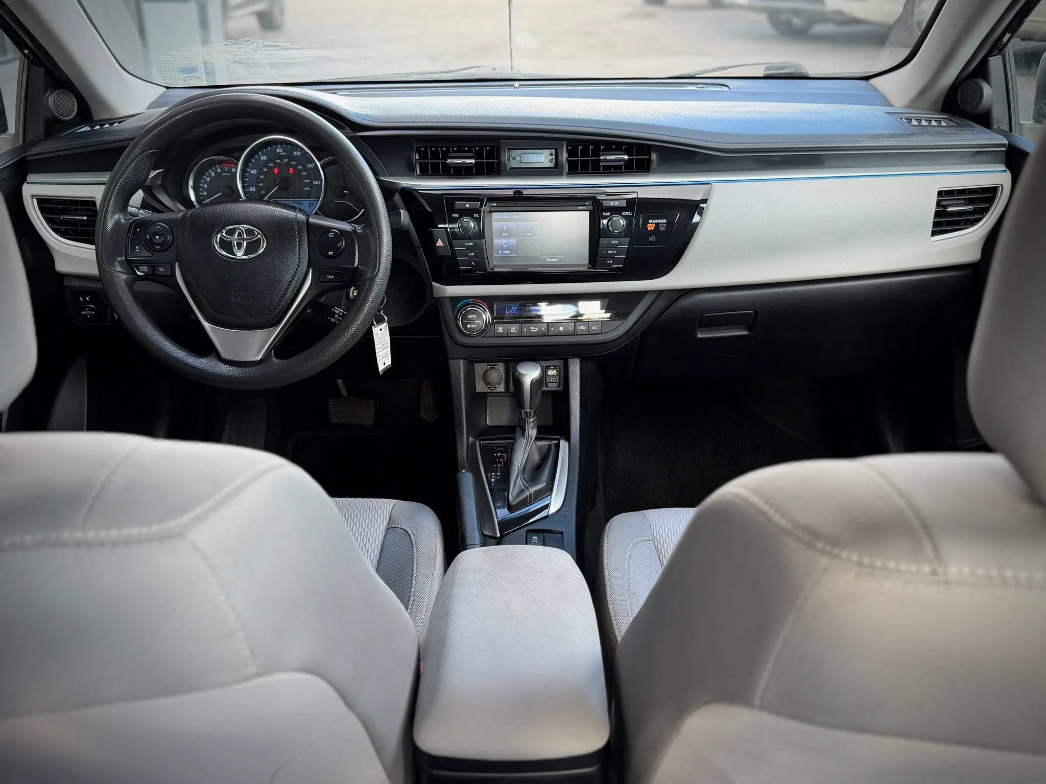Used 2014 Toyota Corolla LE FWD image 8
